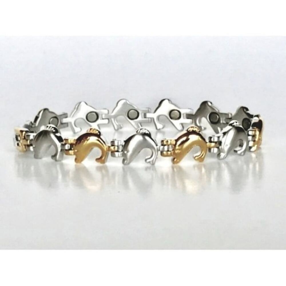 Stainless steel magnetic bracelet.‎ 7.5 inches